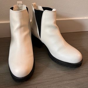 WHITE HEELED BOOTIES